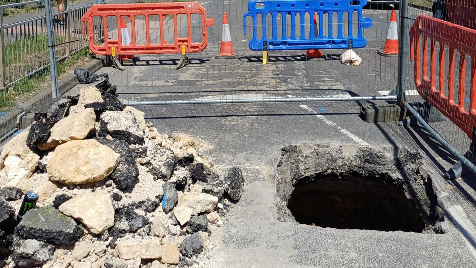outer, circle, road, sinkhole