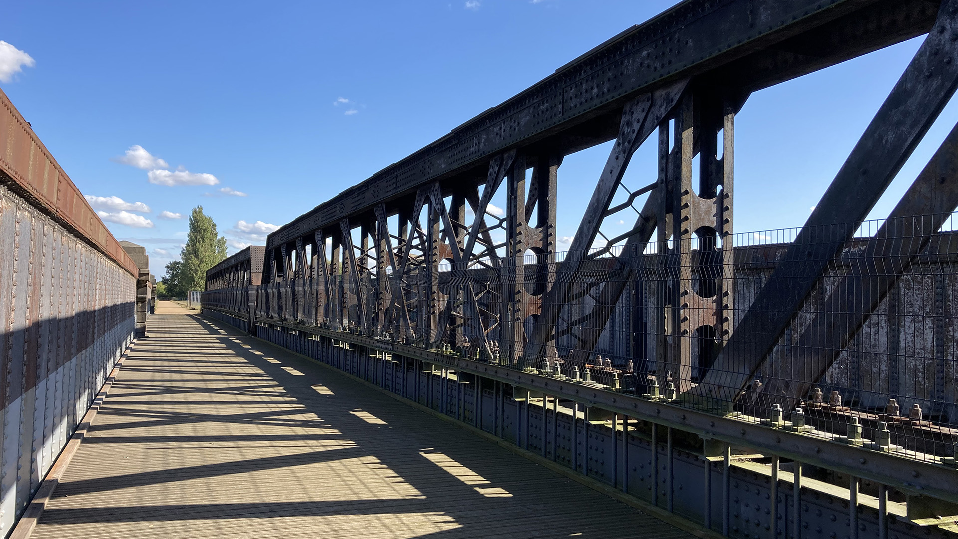 Torksey Viaduct reopened as footpath